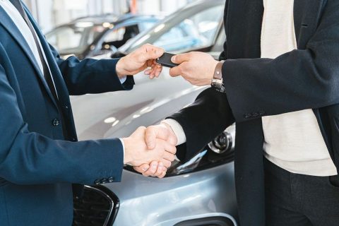 Автосалоны и дилеры — иллюстрация