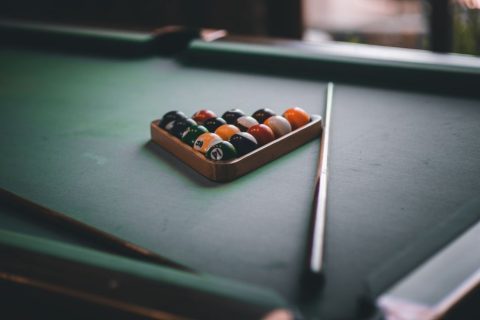 Бильярд — иллюстрация