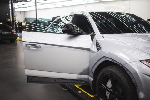 Кузовные работы — иллюстрация