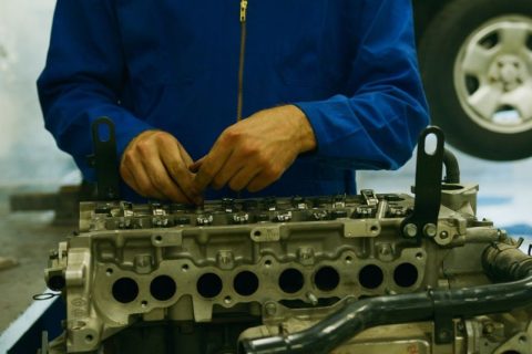 Автозапчастини та автотовари — ілюстрація