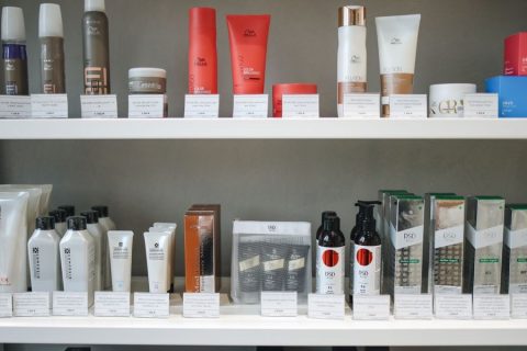 Парфюмерия и косметика — иллюстрация